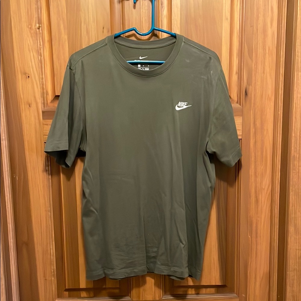Nike Men's Olive Green T-Shirt